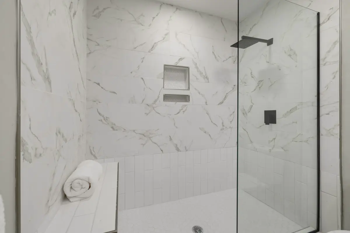 A curbless shower with a bench